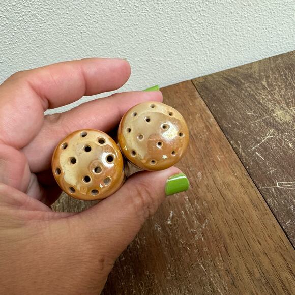 Vintage Porcelain Orange Lusterware yellow blue hand painted salt pepper shakers - Picture 4 of 8